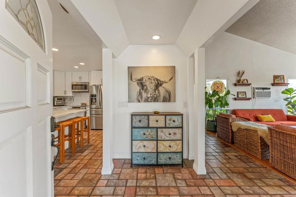 4439 La Canada