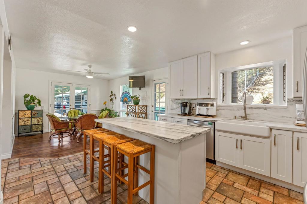 4439 La Canada