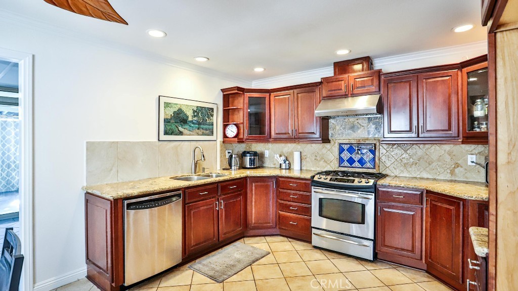 El Camino Glen (CH) - Residential