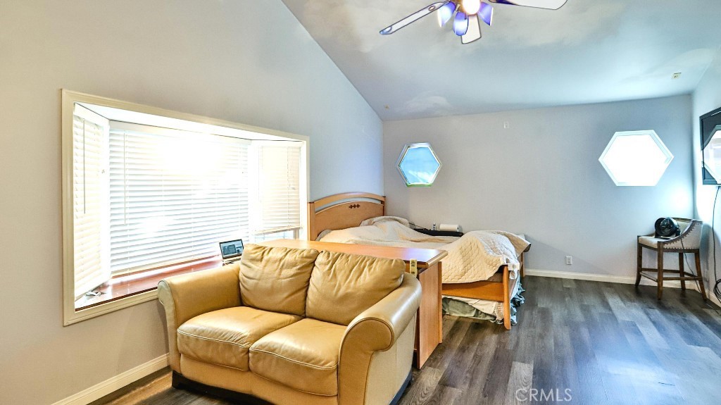El Camino Glen (CH) - Residential