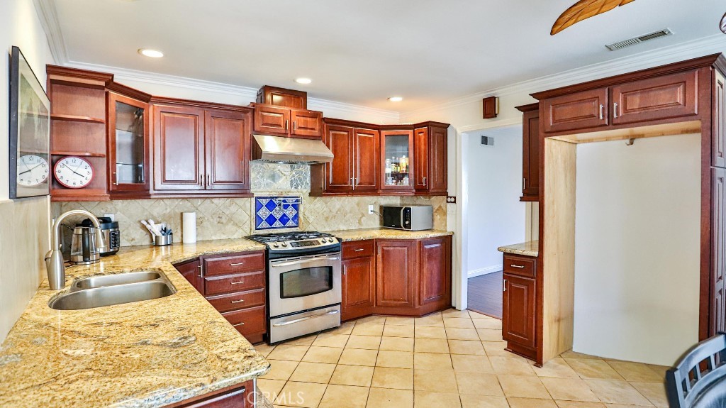 El Camino Glen (CH) - Residential