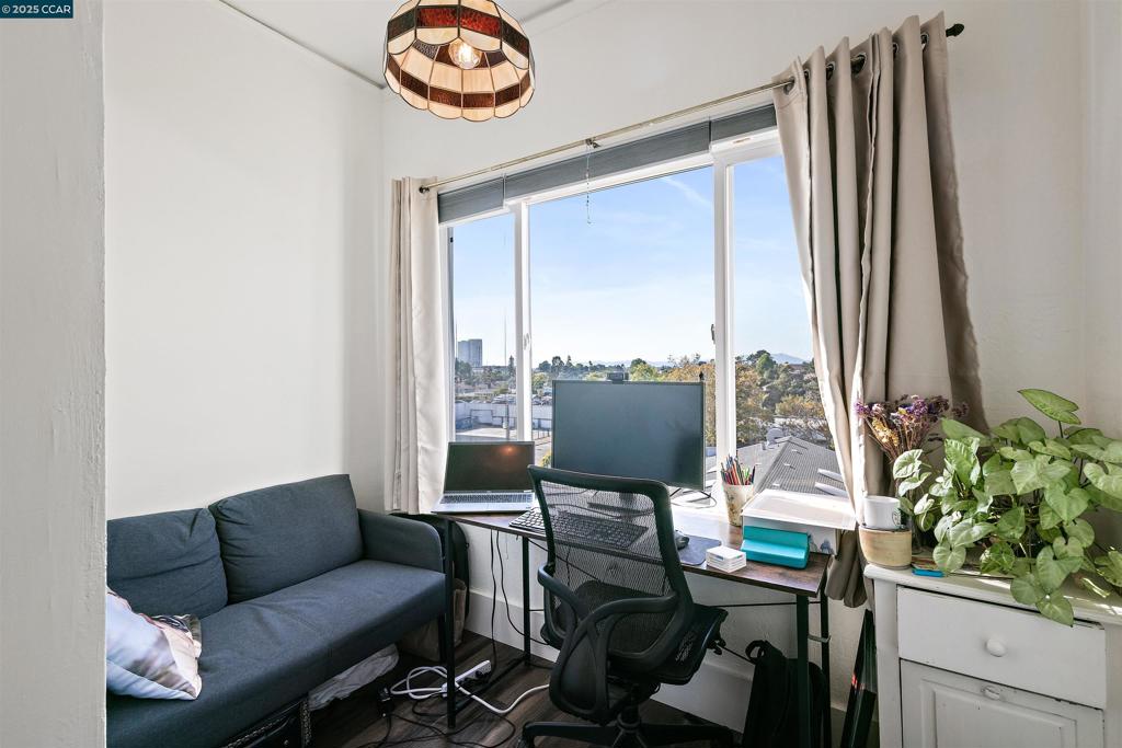 PIEDMONT AVENUE - Residential Income