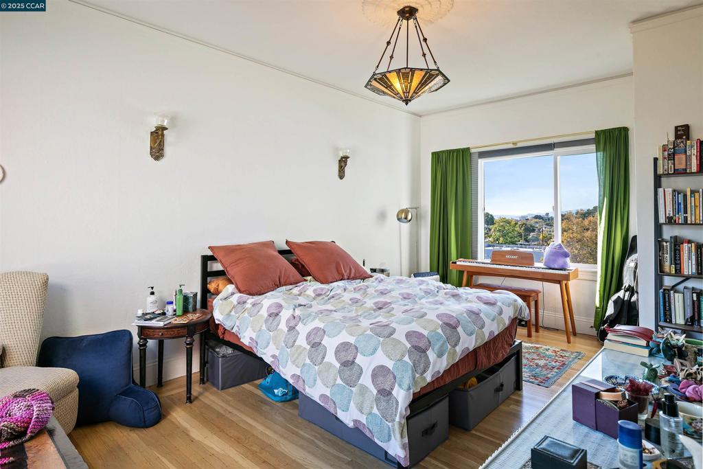 PIEDMONT AVENUE - Residential Income