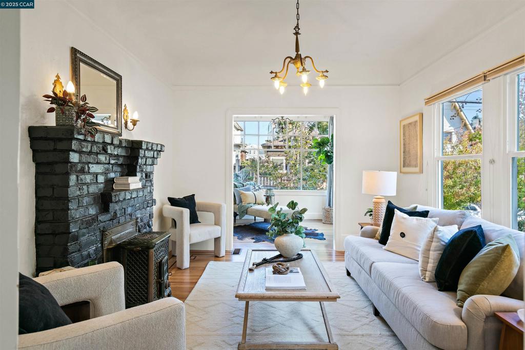 PIEDMONT AVENUE - Residential Income