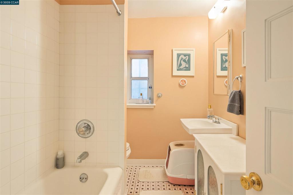 PIEDMONT AVENUE - Residential Income
