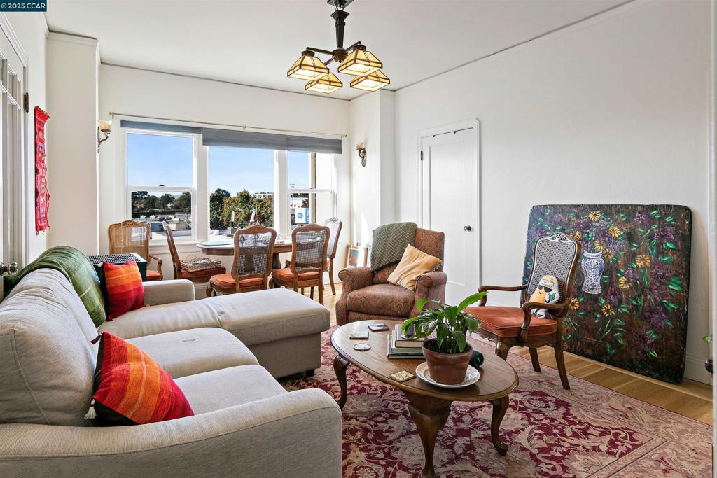 PIEDMONT AVENUE - Residential Income