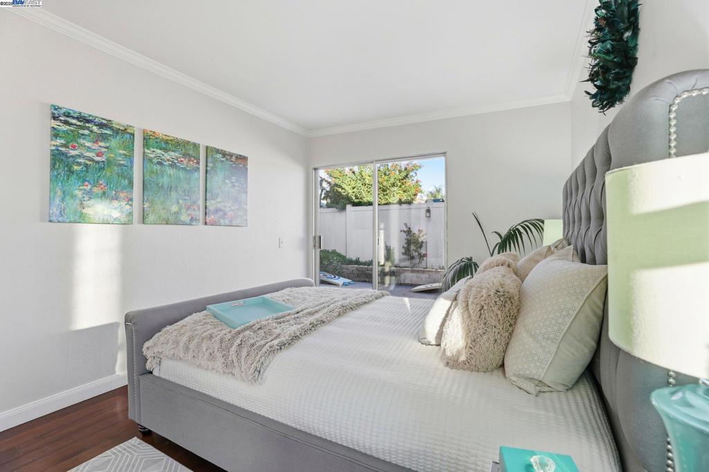 TOWN SQUARE - Residential