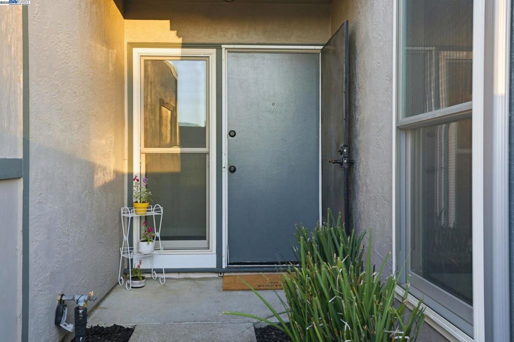 TOWN SQUARE - Residential