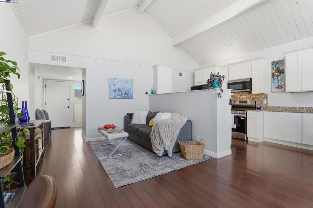 TOWN SQUARE - Residential