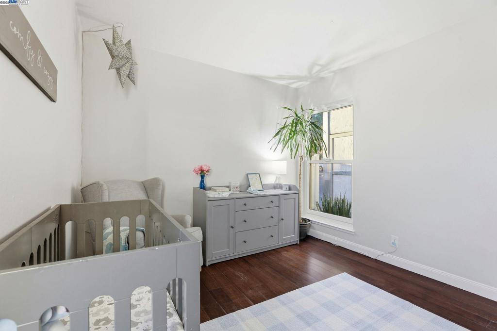 TOWN SQUARE - Residential