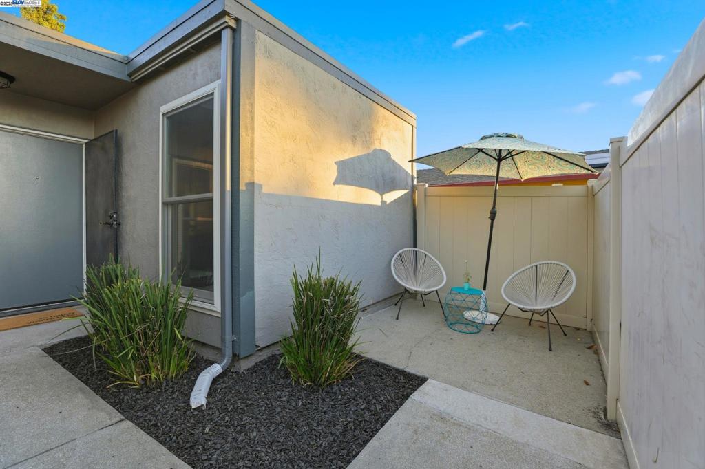 TOWN SQUARE - Residential