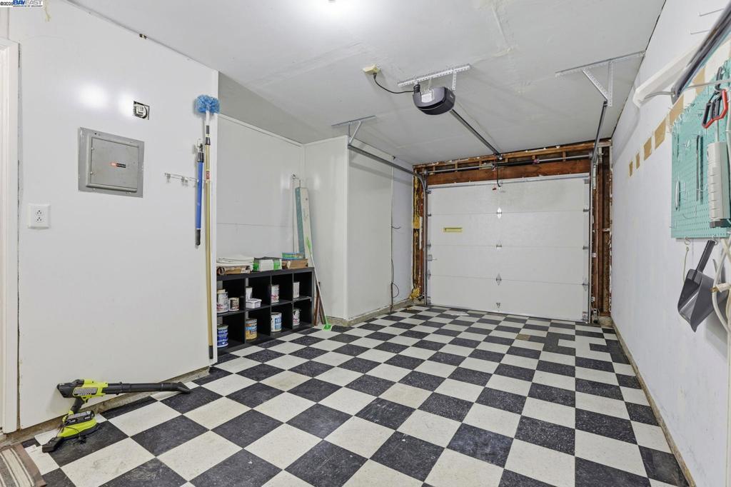 TOWN SQUARE - Residential