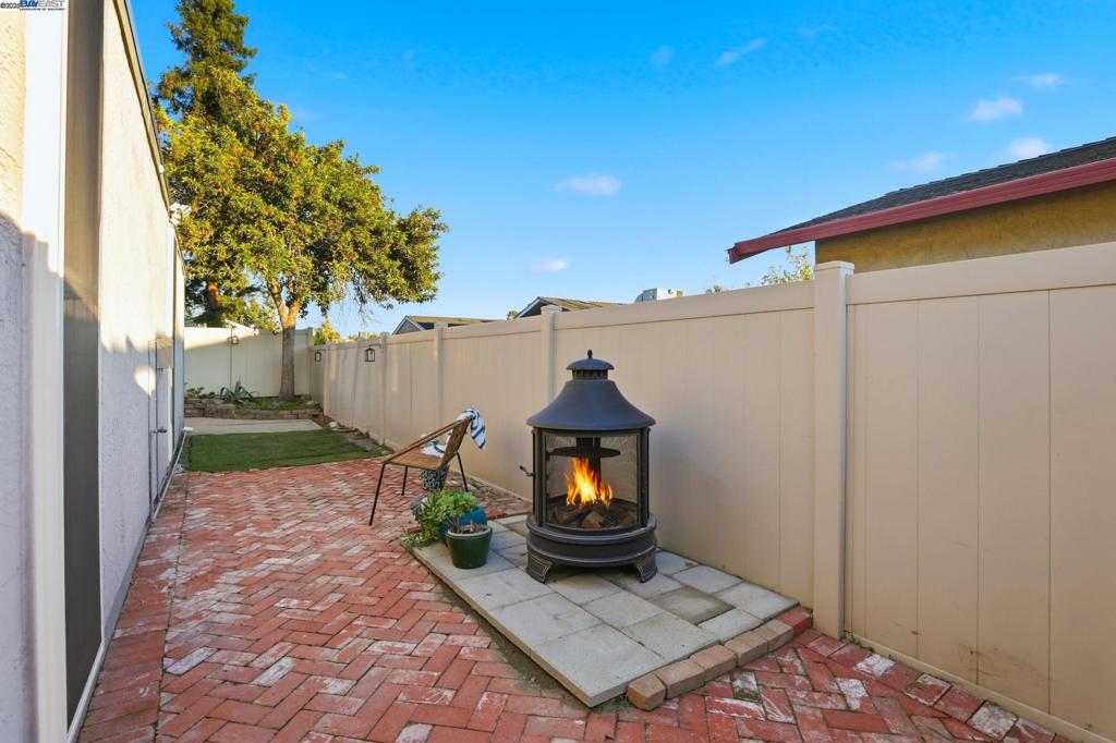 TOWN SQUARE - Residential