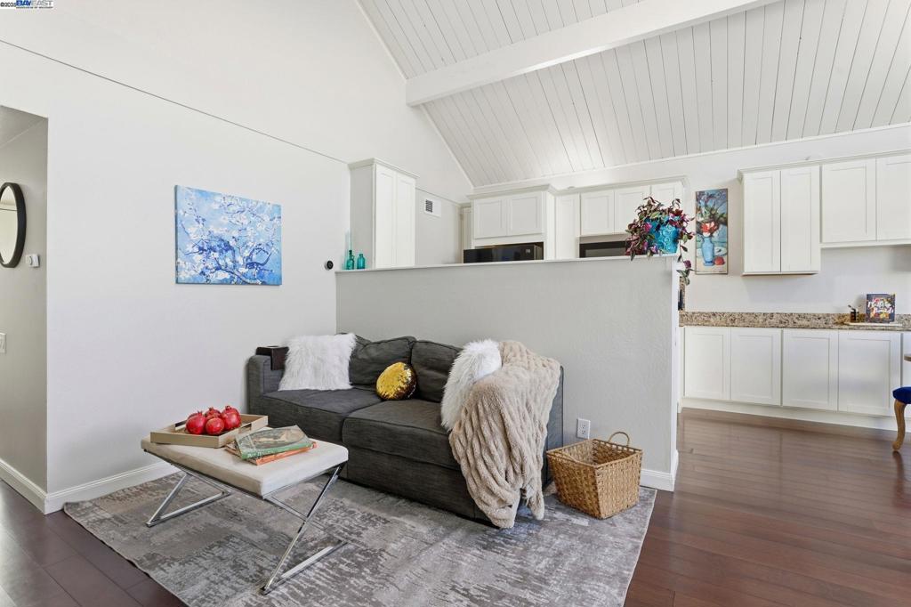 TOWN SQUARE - Residential