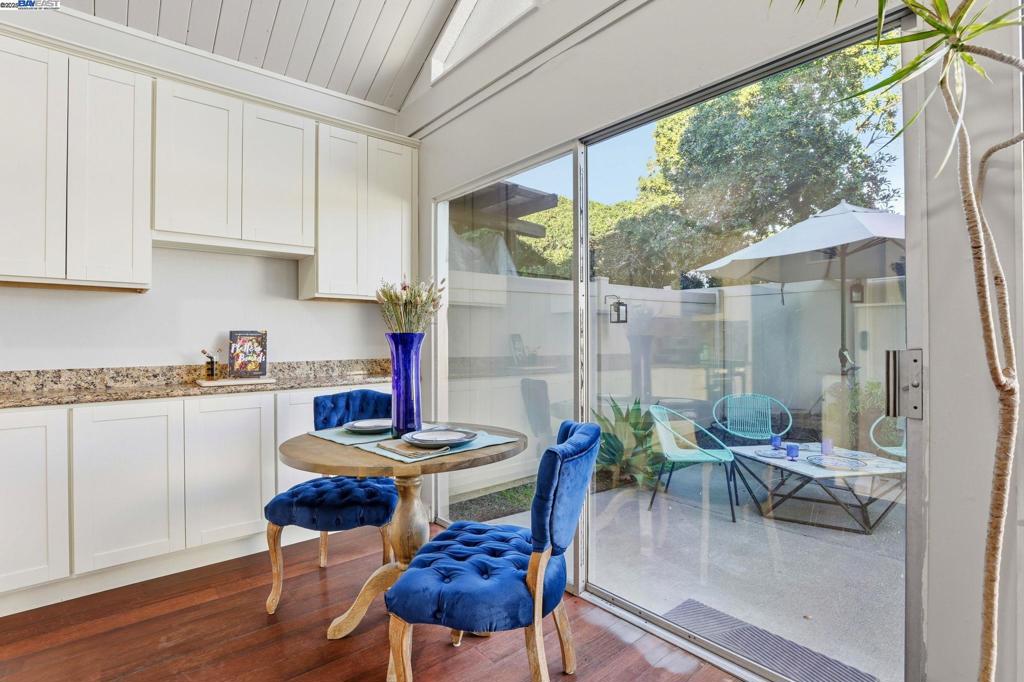 TOWN SQUARE - Residential