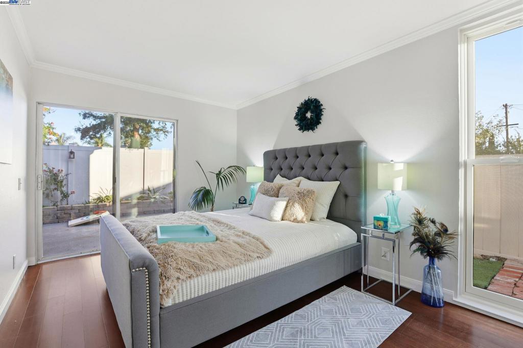 TOWN SQUARE - Residential