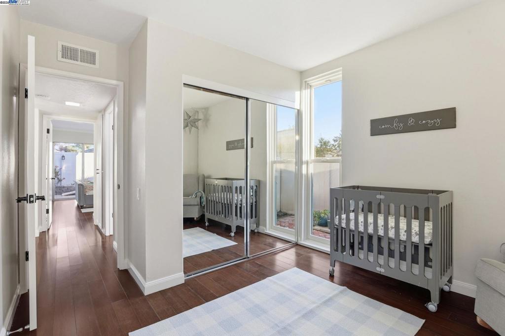 TOWN SQUARE - Residential