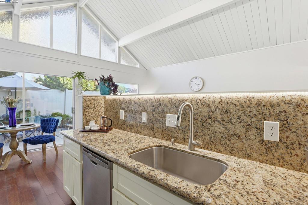 TOWN SQUARE - Residential