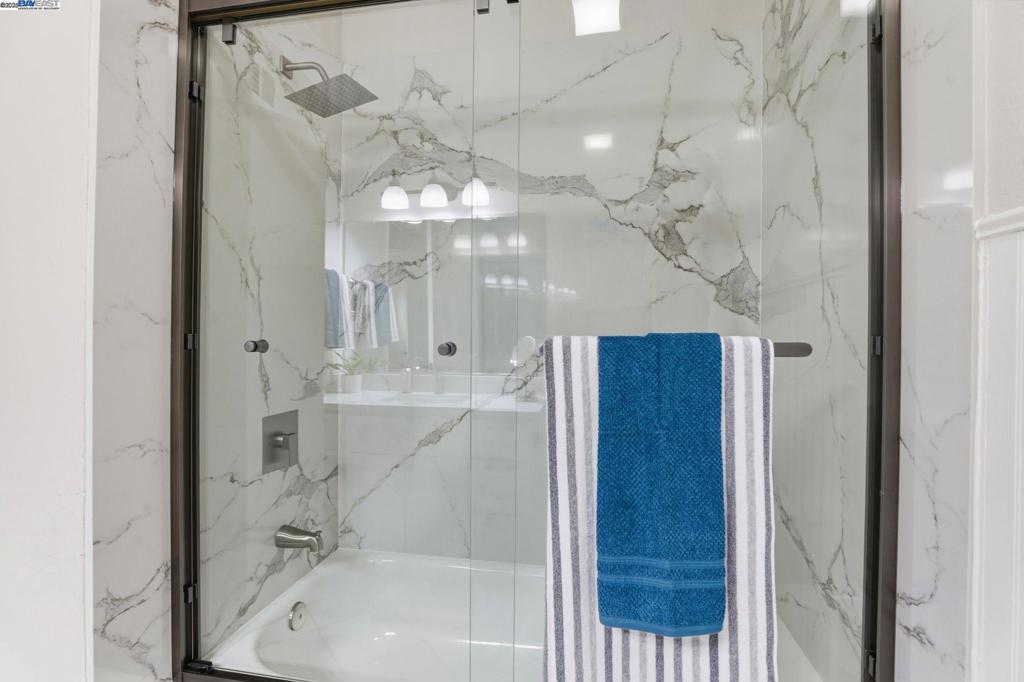 TOWN SQUARE - Residential