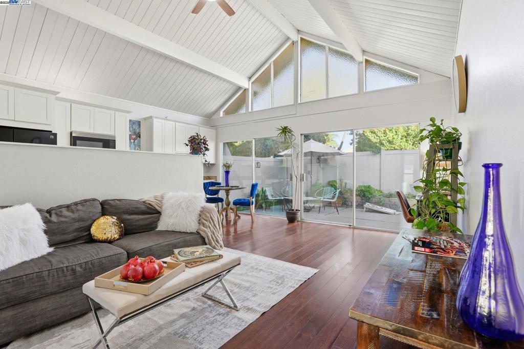 TOWN SQUARE - Residential