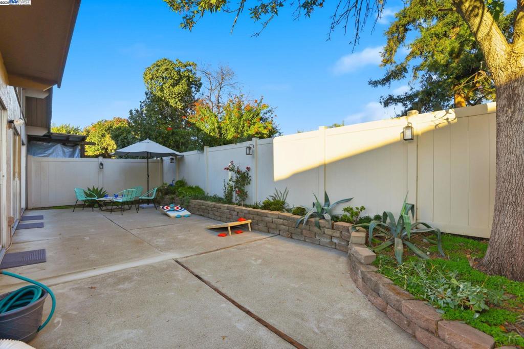 TOWN SQUARE - Residential