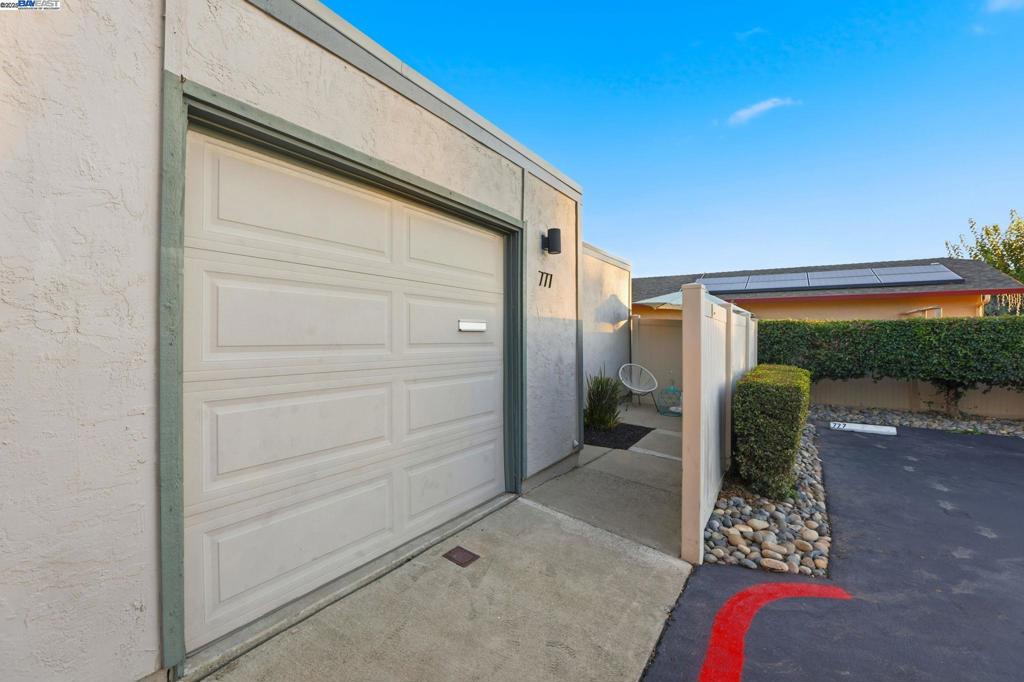 TOWN SQUARE - Residential