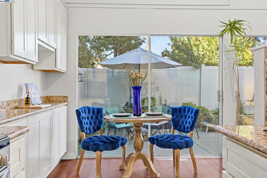 TOWN SQUARE - Residential