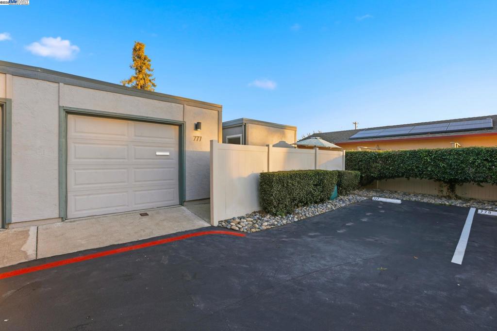 TOWN SQUARE - Residential