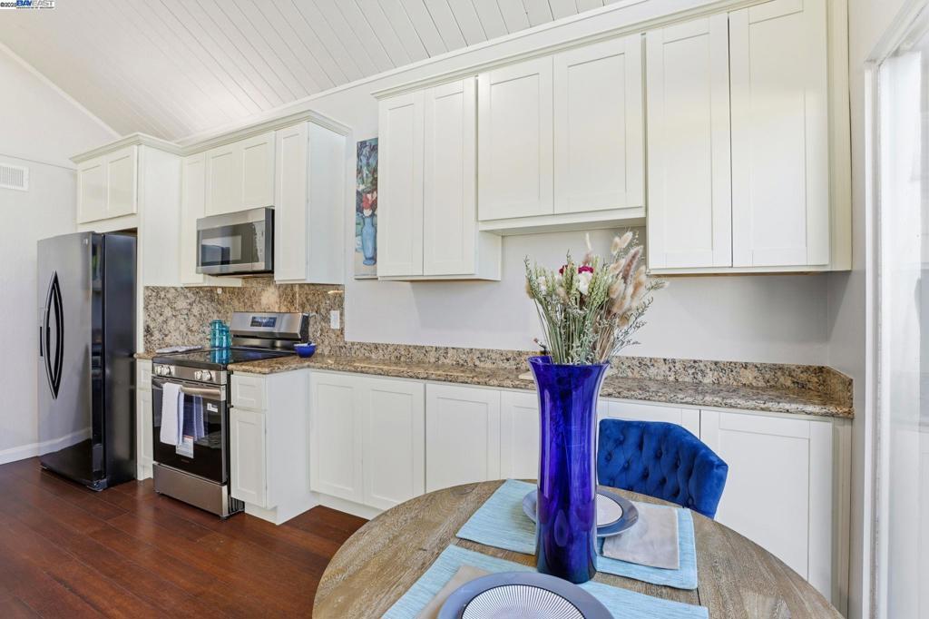 TOWN SQUARE - Residential