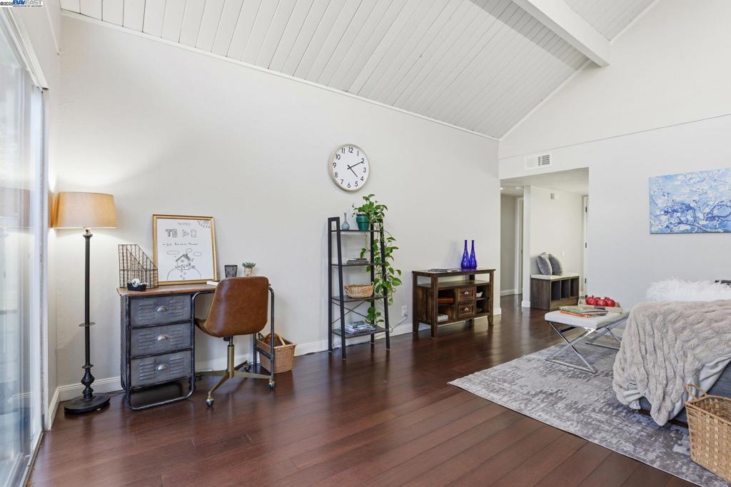 TOWN SQUARE - Residential