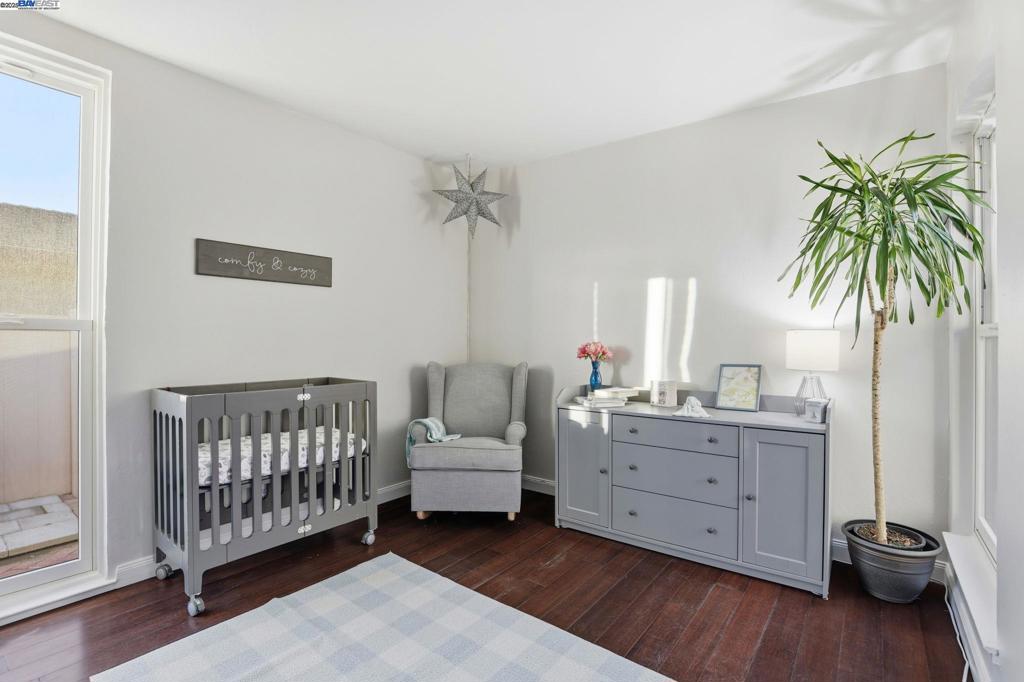 TOWN SQUARE - Residential