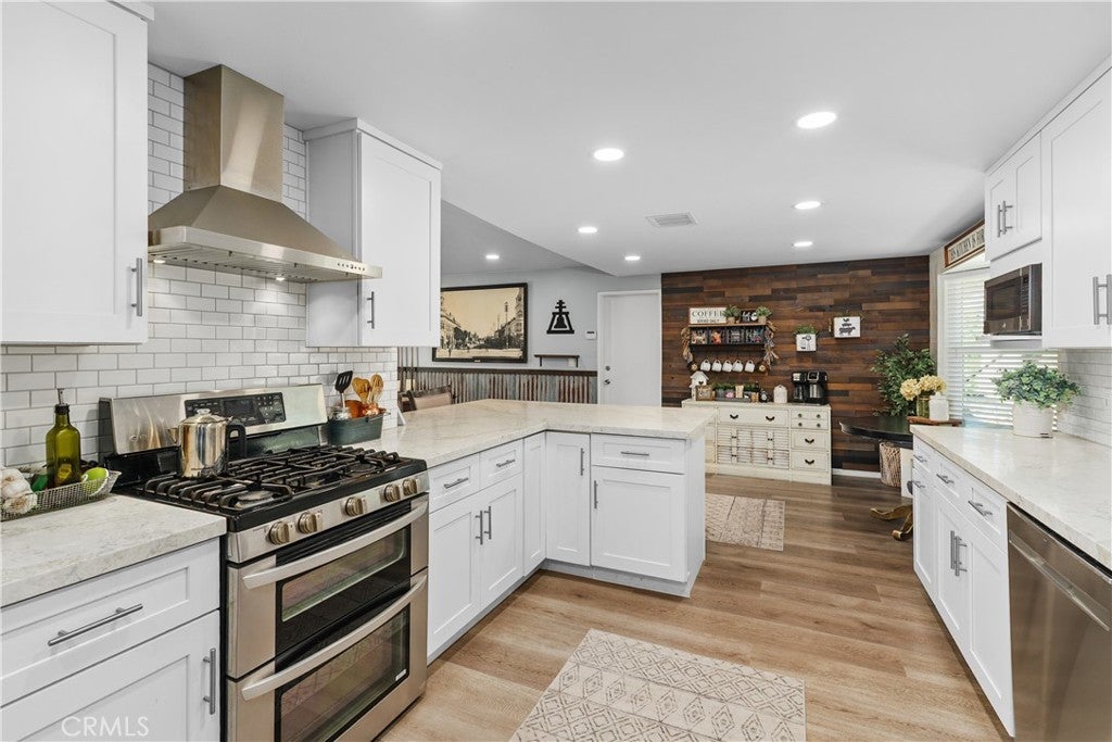 6125 Clarendon Court