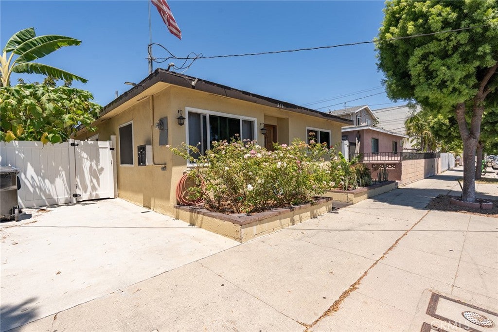 256 W 14th