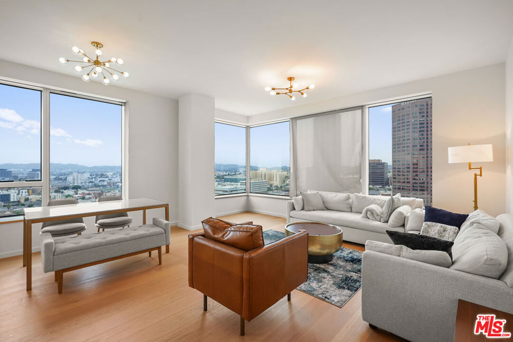 889 Francisco Street 2608