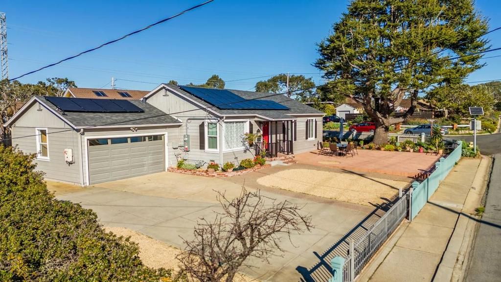 Photo of 965 Portola Drive, Del Rey Oaks, CA 93940 (MLS # ML82031455)