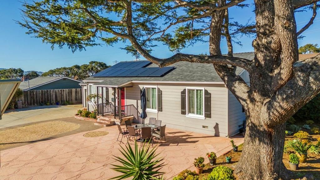 Photo of 965 Portola Drive, Del Rey Oaks, CA 93940 (MLS # ML82031455)