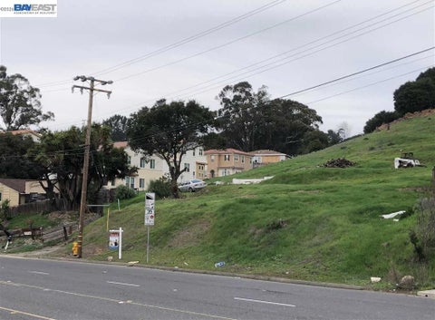 Photo of 26660 Hayward Blvd Blvd, Hayward, CA 94542 (MLS # 41140640)