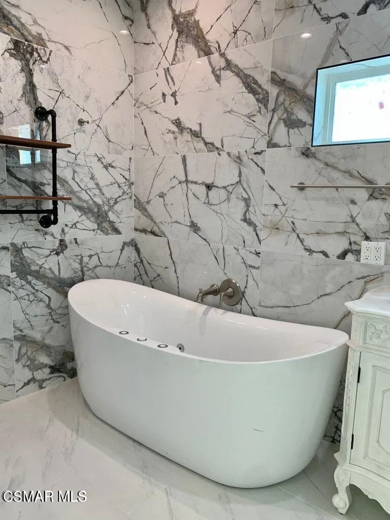 Camarillo, California 93010, United States, 2 Bedrooms Bedrooms, ,2 BathroomsBathrooms,Residential,Active,194505