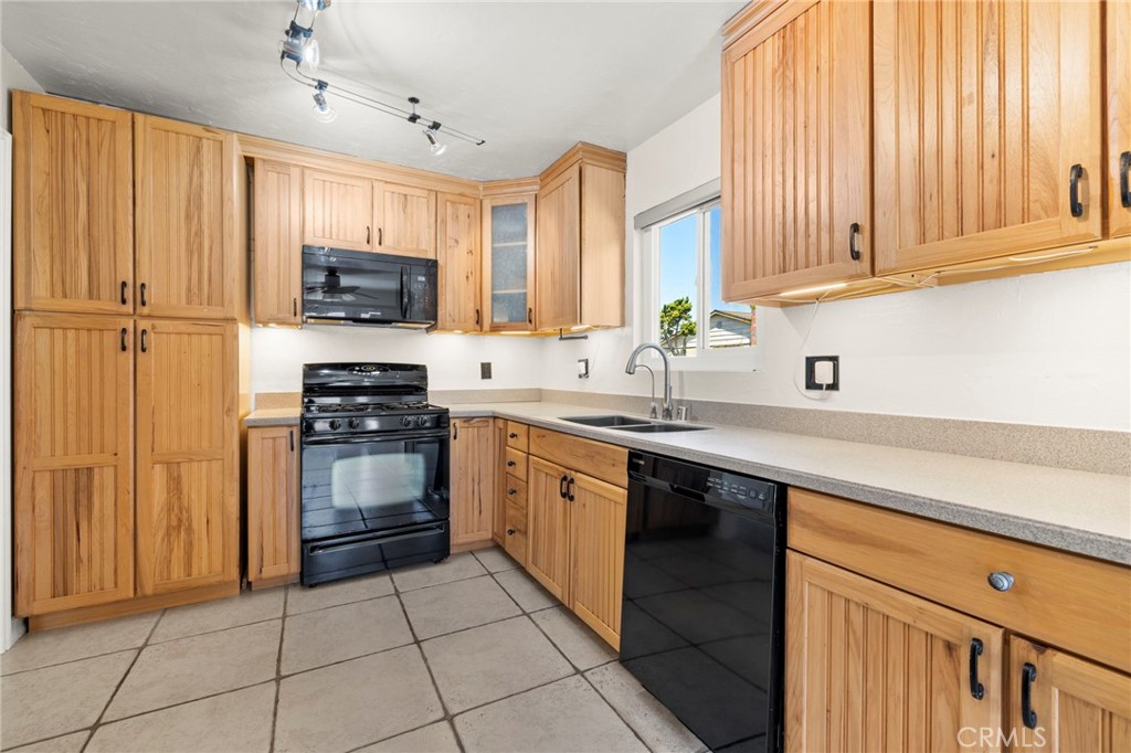 2295 N Tustin Street 25