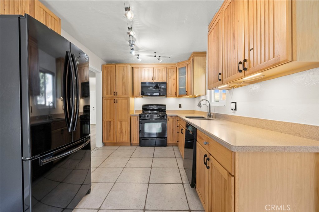 2295 N Tustin Street 25