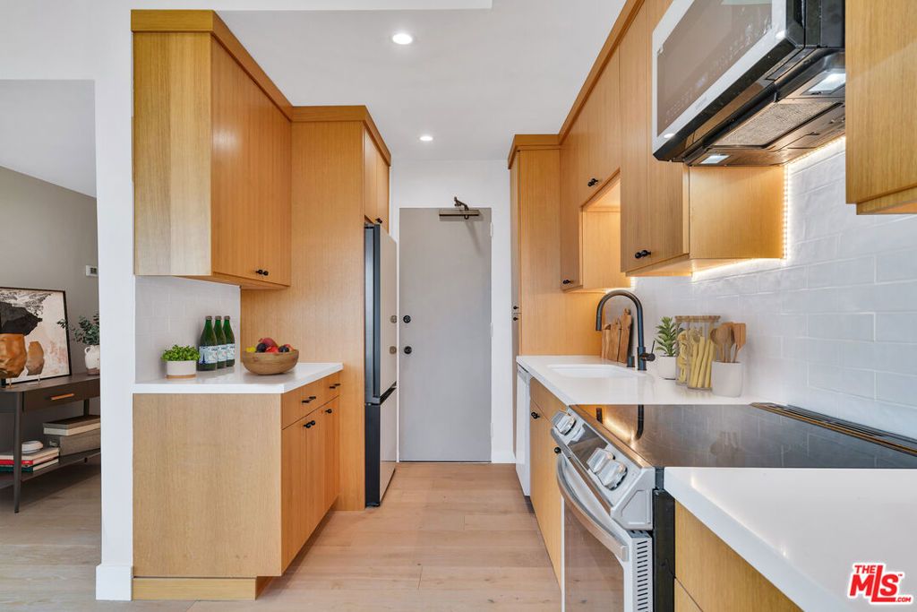 Photo of 10701 Wilshire Boulevard #1601, Los Angeles, CA 90024 (MLS # 25563199)
