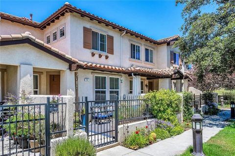 Photo of 154 Via Katrina, Newbury Park, CA 91320 (MLS # SR26106407)