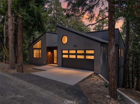 Photo of 28986 Alder Terrace TER, Lake Arrowhead, CA 92321 (MLS # IG26177998)