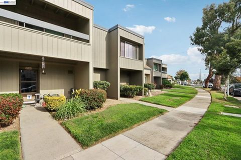 Photo of 3523 3523 Oleander Ave Ave, Alameda, CA 94502 (MLS # 41117380)