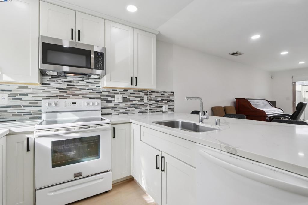 BAY FARM ISLAND - Residential