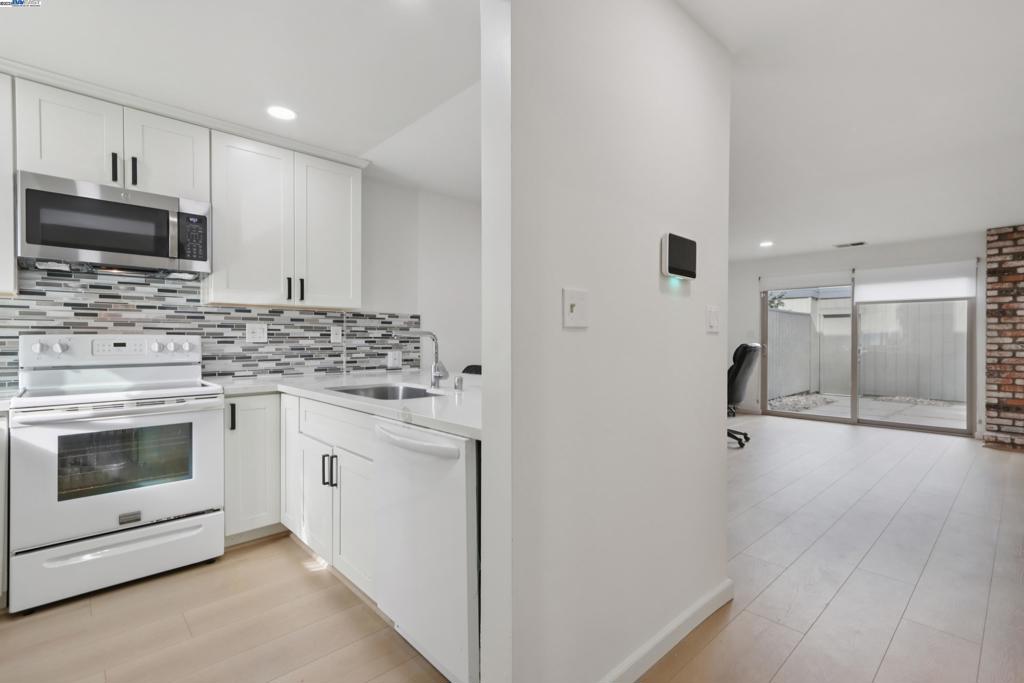 BAY FARM ISLAND - Residential