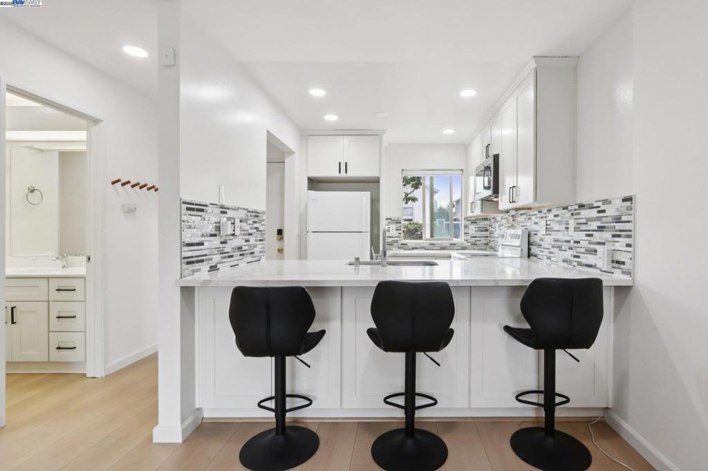 BAY FARM ISLAND - Residential