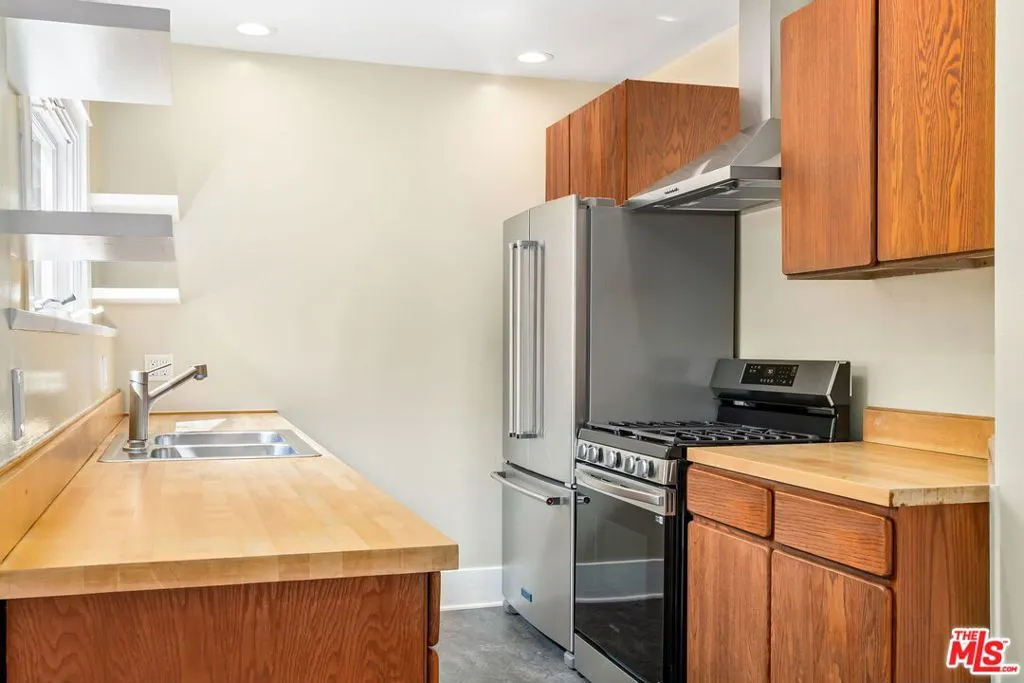 Venice, California 90291, United States, 2 Bedrooms Bedrooms, ,1 BathroomBathrooms,Residential,Active,149771