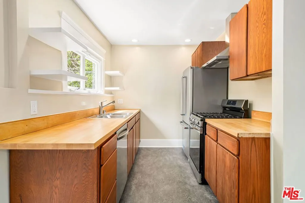 Venice, California 90291, United States, 2 Bedrooms Bedrooms, ,1 BathroomBathrooms,Residential,Active,149771