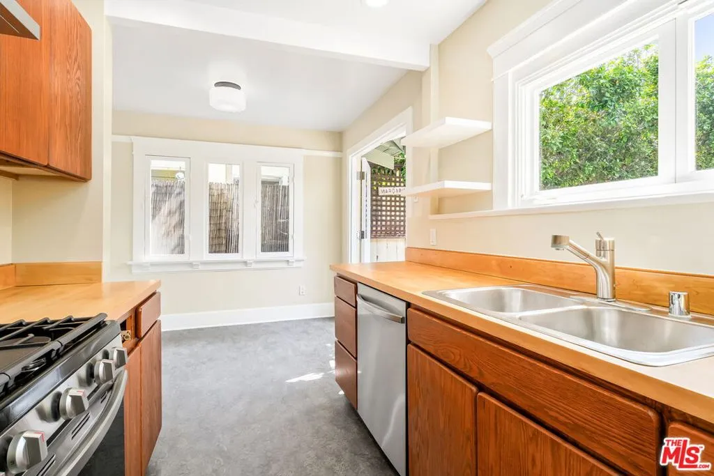 Venice, California 90291, United States, 2 Bedrooms Bedrooms, ,1 BathroomBathrooms,Residential,Active,149771